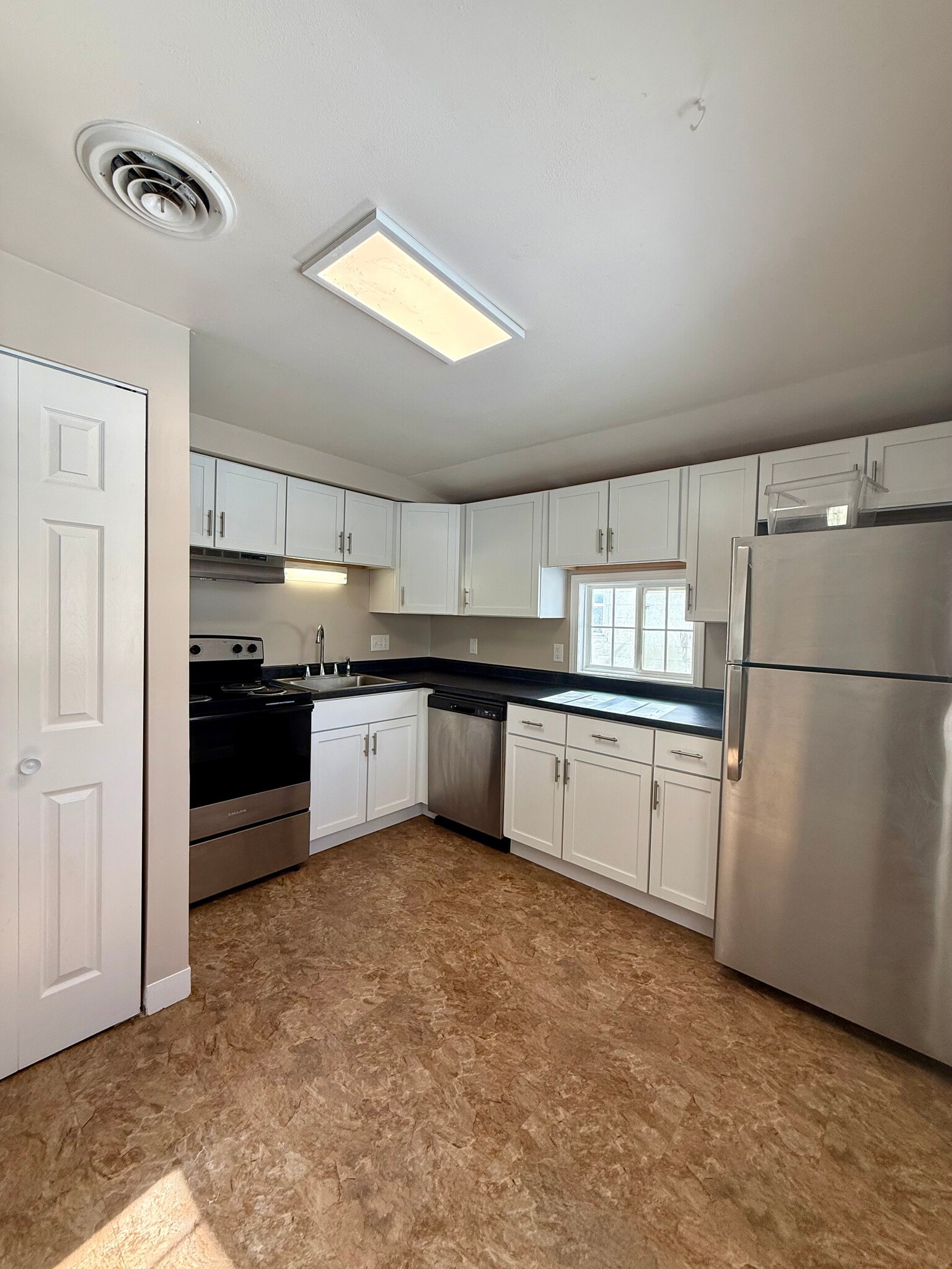 Building Photo - 1805 Baird St