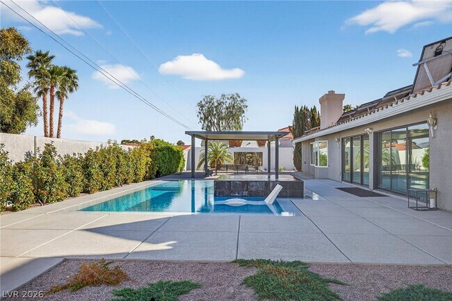 Building Photo - 363 E Robindale Rd