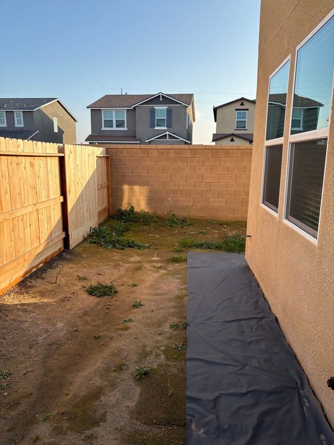 Building Photo - 4026 N Brent Ave