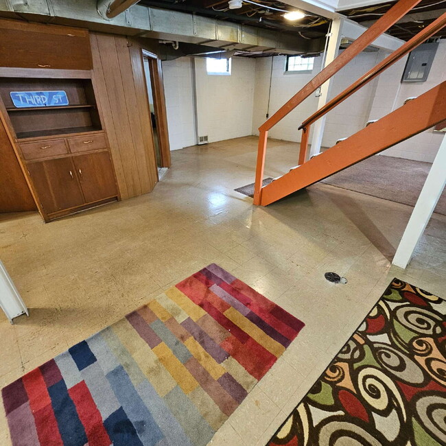 Building Photo - This charming 3-bedroom, 1.5-bathroom hous...