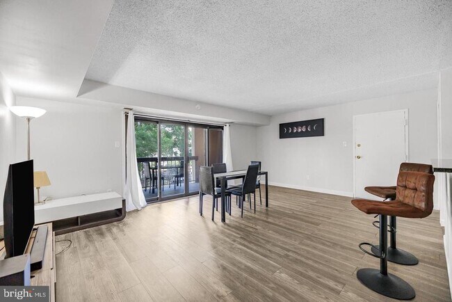 Building Photo - 3808 Laramie Pl