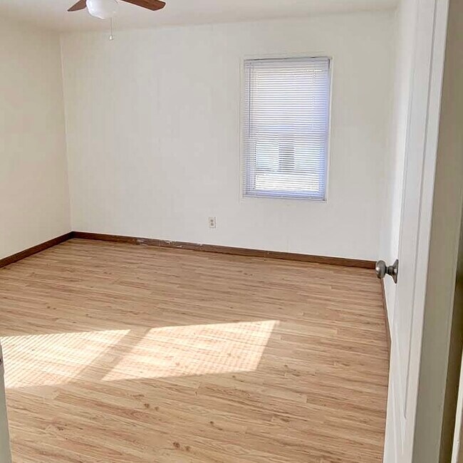 Building Photo - 2407 Carrelton Dr