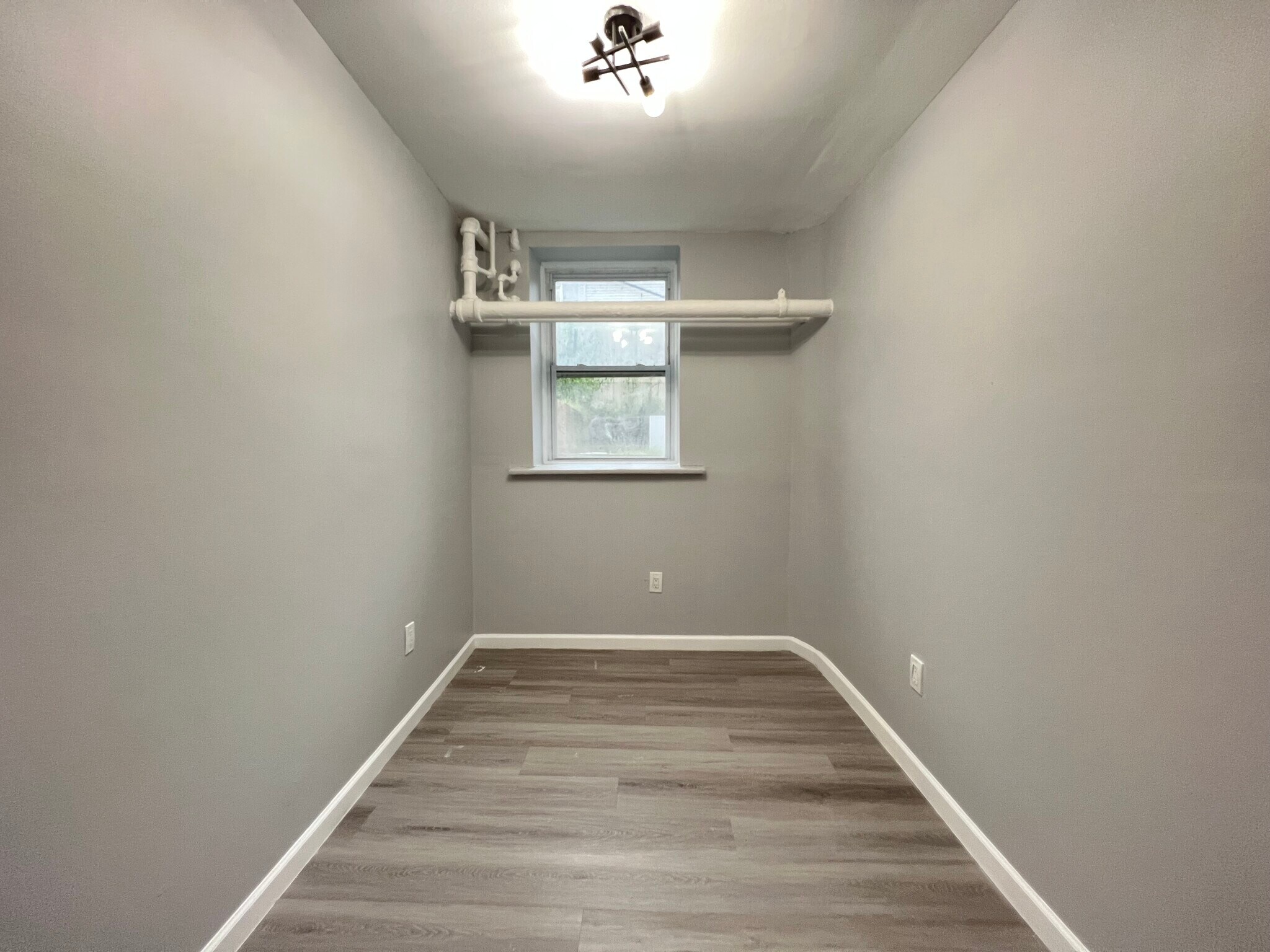 36 Sherman Pl Bsmt - 35 Sherman Pl