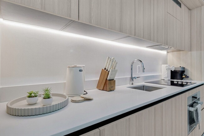 Building Photo - 36 NE 2nd St