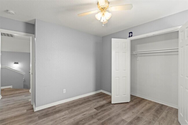 Building Photo - 4427 Village View Dr