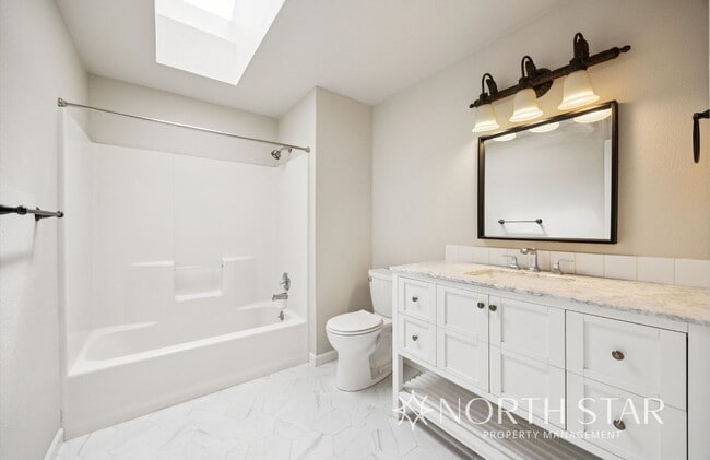 Building Photo - Westlake Traditional with Private, Level B...
