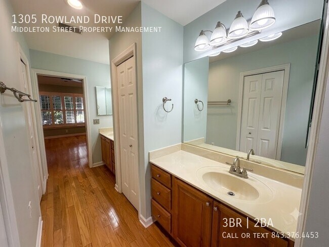 Building Photo - 1305 Rowland Dr
