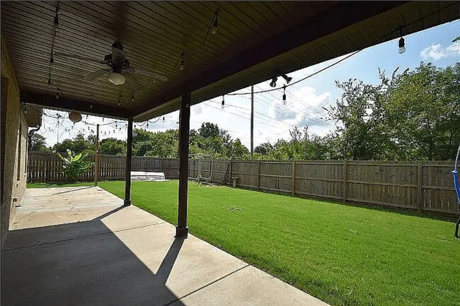 Building Photo - 2901 SW Briar Creek Ave