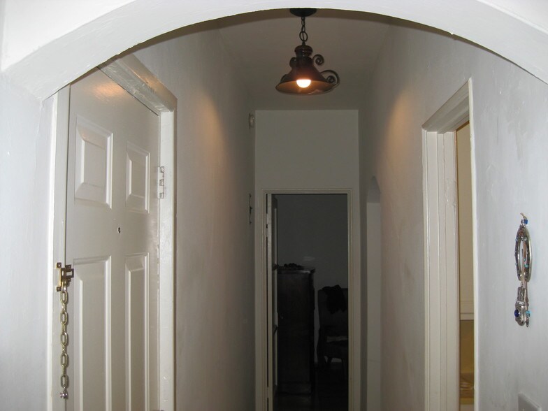 Hallway - 208 N La Peer Dr