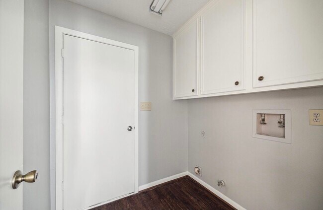 Building Photo - 25903 Long Hill Ln