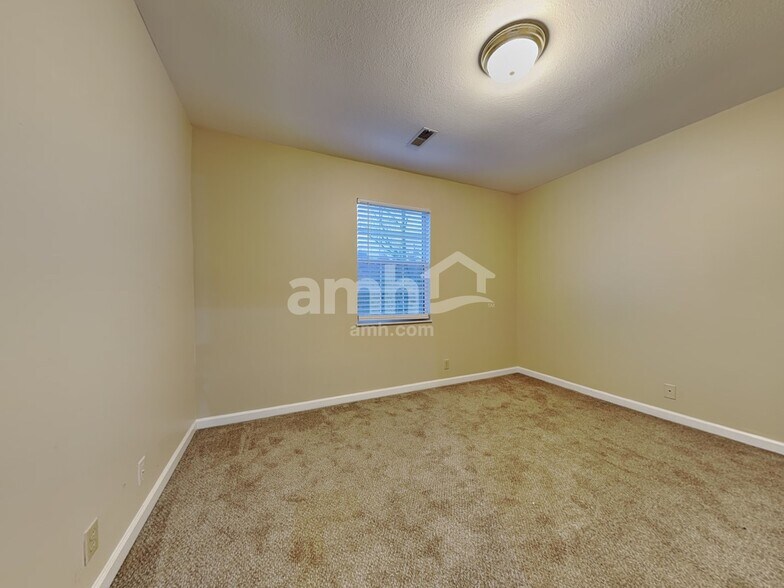 Building Photo - 1112 Oak Haven Rd