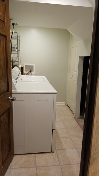 Laundry Room - 1221 Alameda St