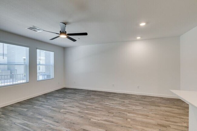 Building Photo - Beautiful New 3 Bed / 2.5 Bath Townhome 89178
