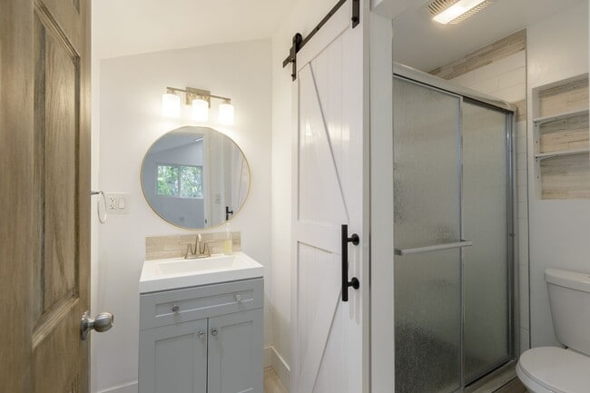 Building Photo - Chic 2BD/1BA ADU in Beautiful Granada Hills