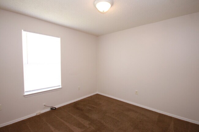 Building Photo - 3BR Pensacola Home Near Blue Wahoos Stadium & Fenced Backyard!