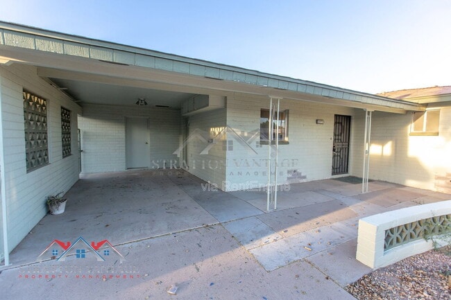 Building Photo - 5706 E Des Moines St