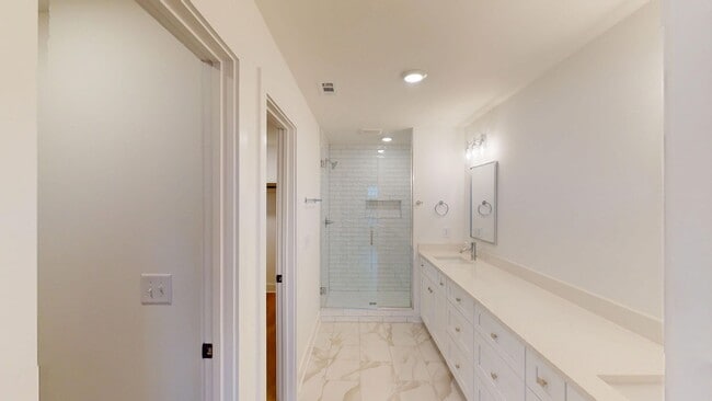 Building Photo - Beautiful 4 Bedroom House in East Nashville Coming Soon!