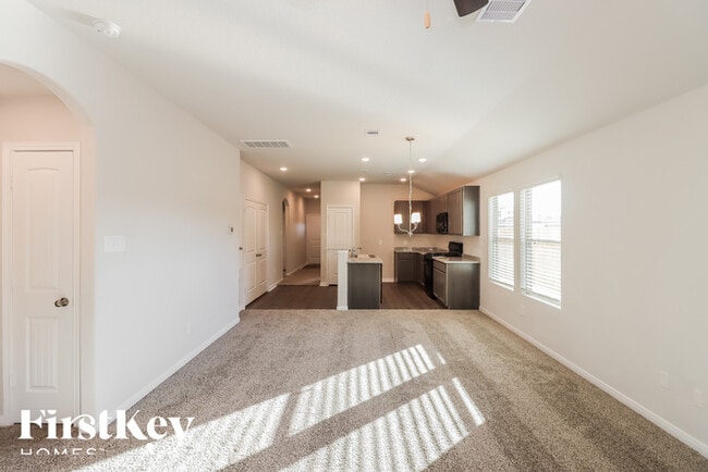 Building Photo - 25589 Roy Rogers Rd