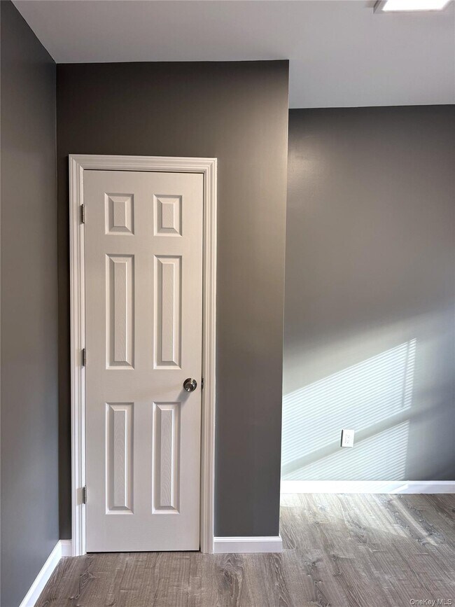 Building Photo - 21 Collegeview Ave