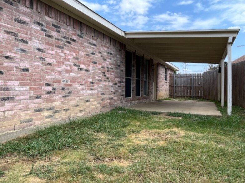 Building Photo - 3001 Green Vista Ct