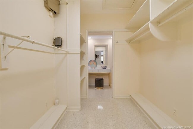 Building Photo - 229 Colony Rd