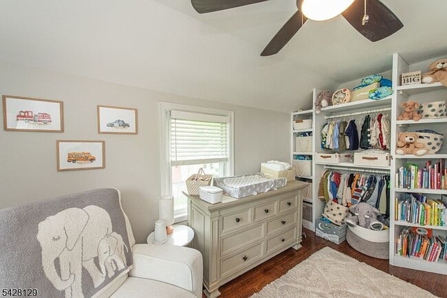 Building Photo - Single Family Home For Rent