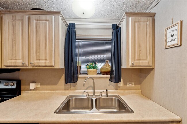 Building Photo - 151 Turning Point Ln