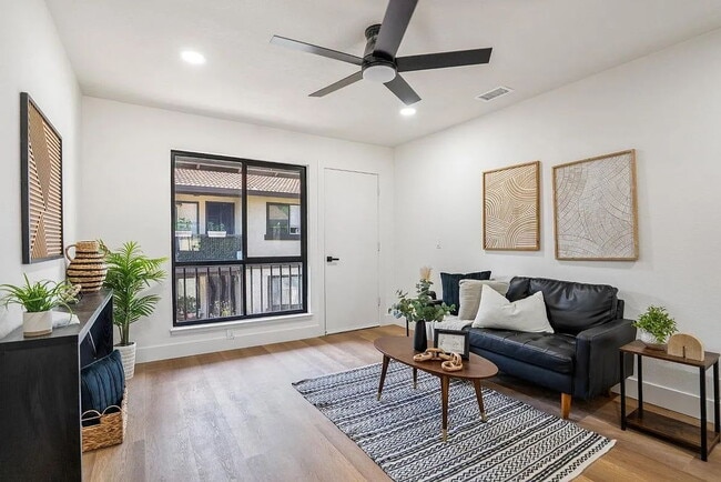 Building Photo - "Charming 1-Bedroom Retreat in the Heart of San Jose's Vibrant Community!"