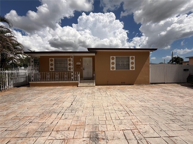 Building Photo - 255 SW 60th Ave