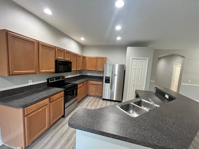 Building Photo - 811 Coade Stone Dr