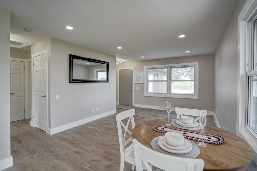 Open concept living room - 4688 Capitol View Rd