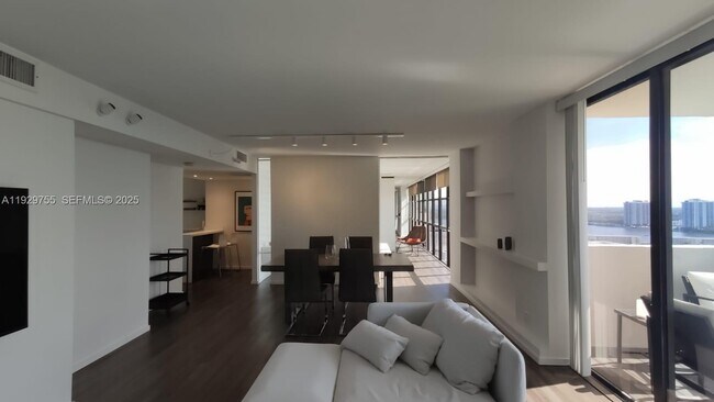 Building Photo - 18181 NE 31st Ct