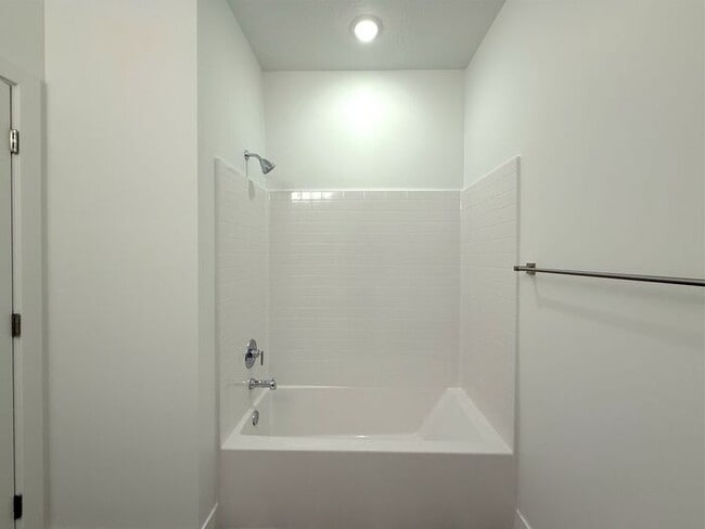 Building Photo - Desert Color Condo 2 bd, 2 bt, 1 Car Garage