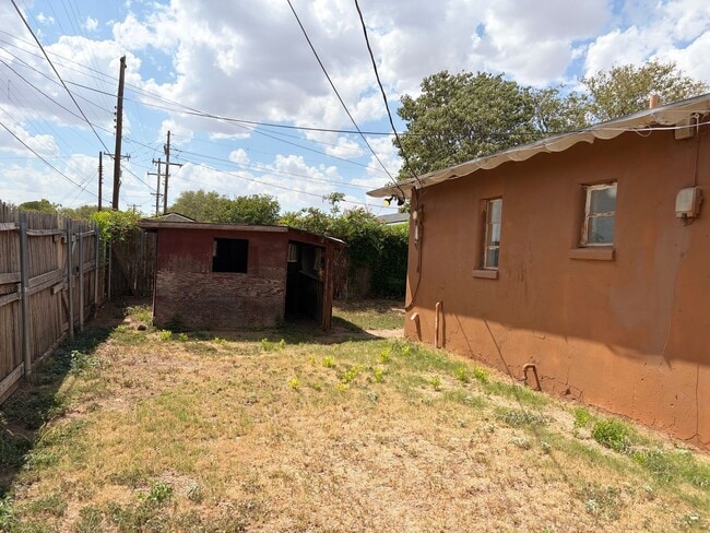 Building Photo - 3111 Amherst St