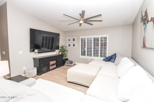 Building Photo - 907 E San Remo Ave