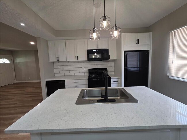 Building Photo - 2104 Crill Ave