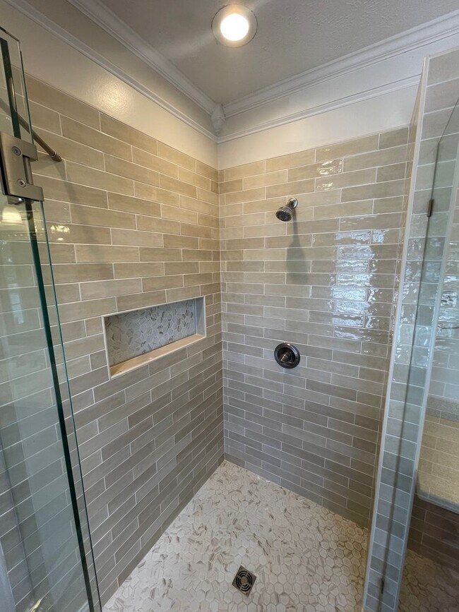 Building Photo - Updated 3/2 House in Old East Rome $2,295