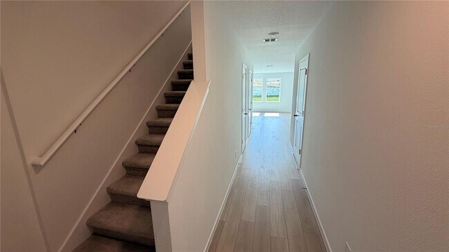 Building Photo - 806 Lynx St