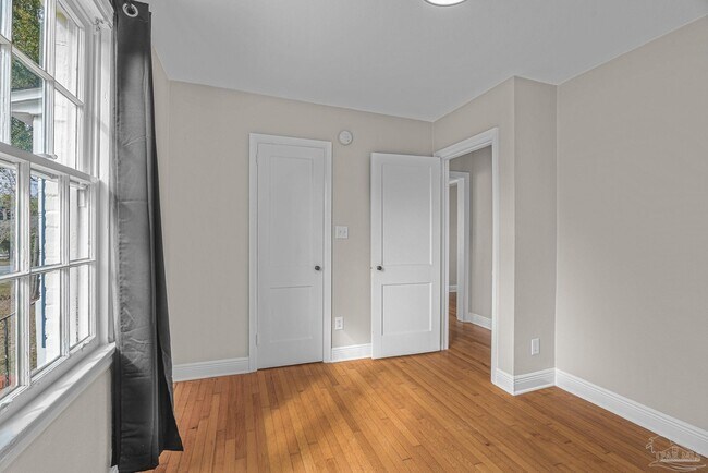 Building Photo - 830 W Moreno St