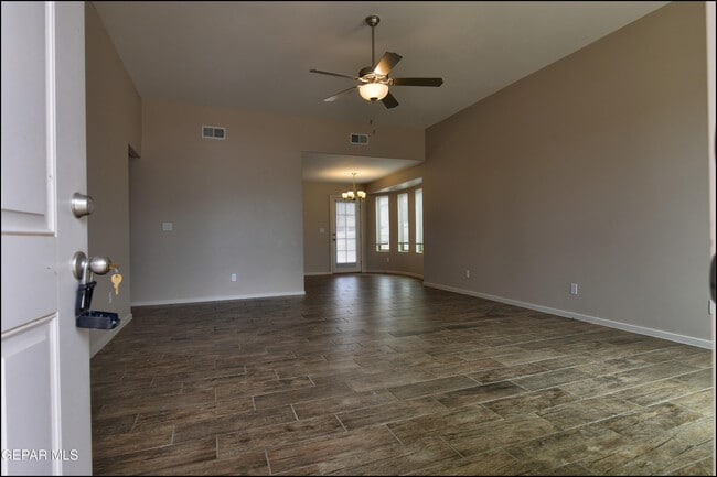 Building Photo - 621 Cedarwood Ave