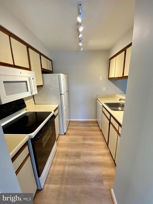 Building Photo - 1121 Castle Harbor Way