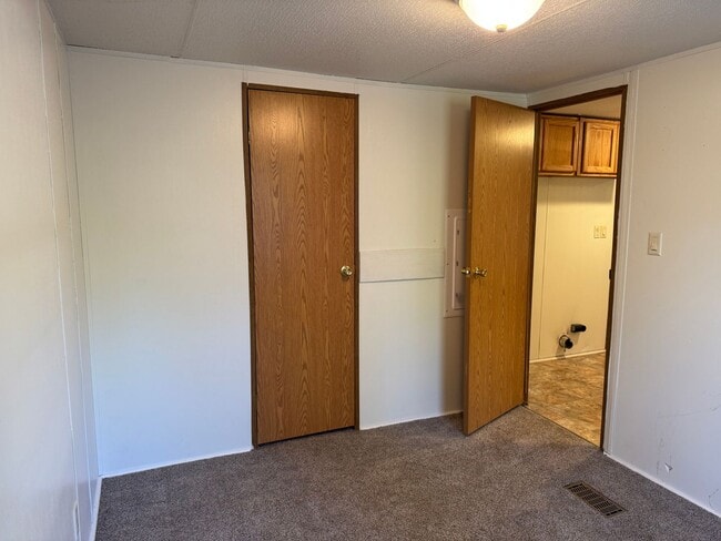 Building Photo - Two Bedroom Trailer in Maiden