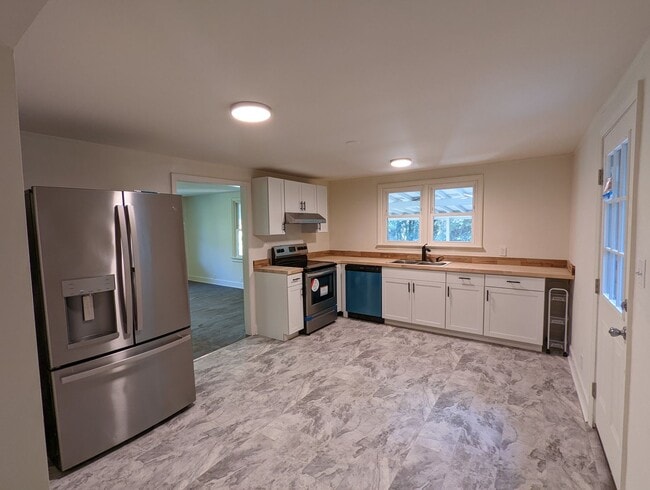 Building Photo - 2 Bedroom Red Bank House