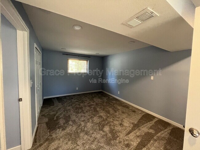 Building Photo - 3054 S Fraser St