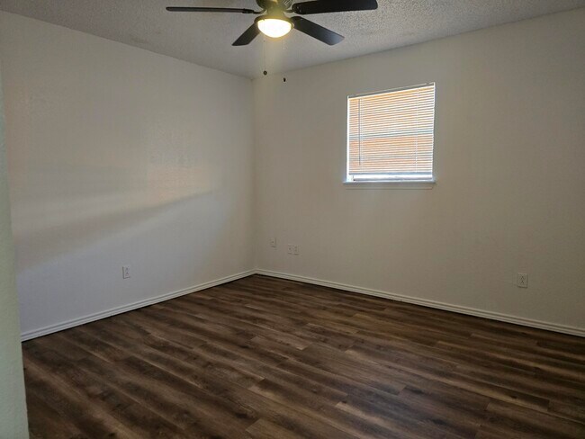 Building Photo - 2211 33rd St