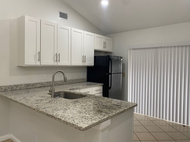 Building Photo - Winter Garden 2 Bedroom 2 Bath home