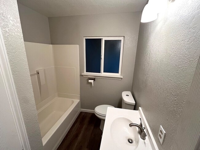 Building Photo - 3033 W Sonoma Ave