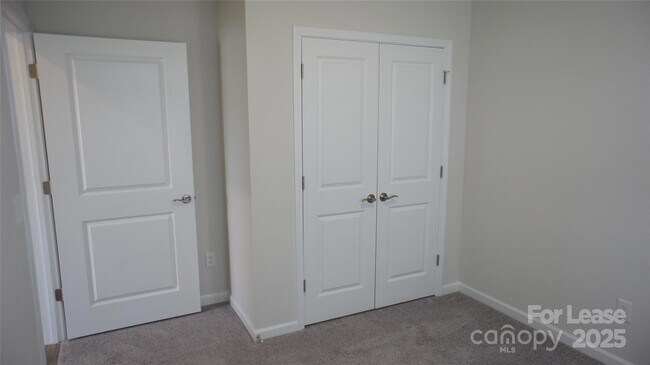 Building Photo - 137 Pampas Pl