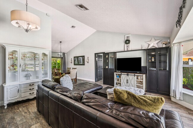 Building Photo - 11729 Greenbriar Cir