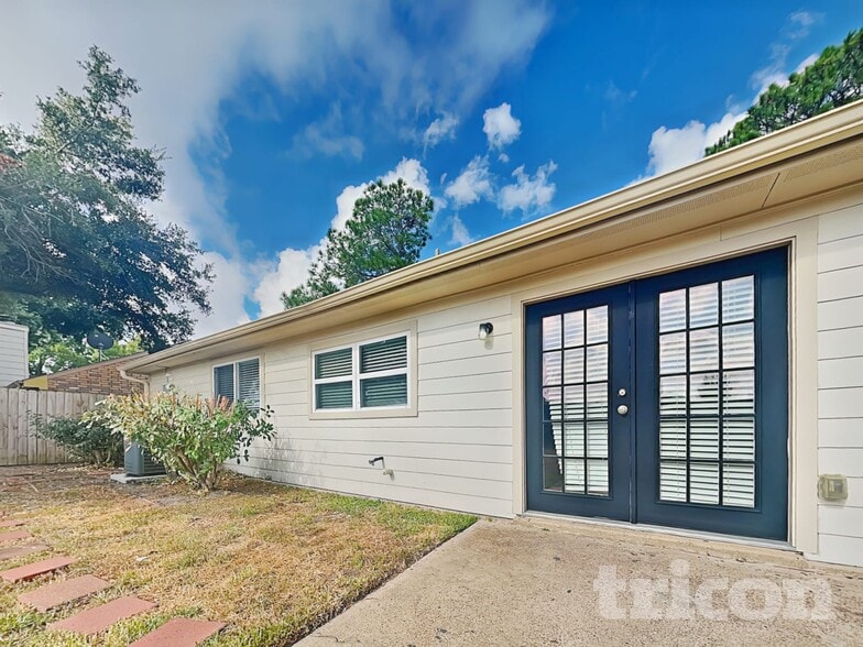 Building Photo - 2622 Townhall Ln